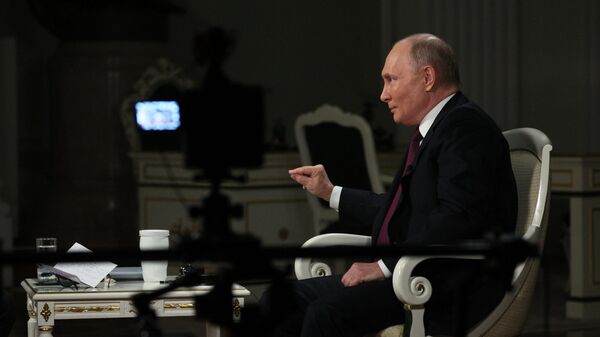الرئيس الروسي فلاديمير بوتين يجري مقابلة مع الصحفي الأمريكي، مؤسس منصة فيديو شبكة تاكر كارلسون، تاكر كارلسون، الكرملين، موسكو، روسيا 6 فبراير 2024 - سبوتنيك عربي
