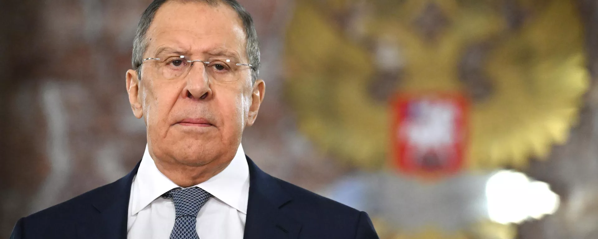وزير الخارجية الروسي سيرغي لافروف يشارك في حفل وضع الزهور في اللوحات التذكارية لموظفي وزارة الخارجية الروسية في موسكو.     - سبوتنيك عربي, 1920, 13.02.2024
