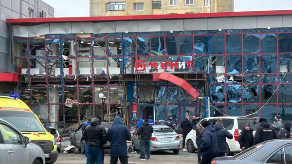 القوات الأوكرانية تنفذ اعتداء صاروخيا على مركز تسوق في بيلغورود   - سبوتنيك عربي