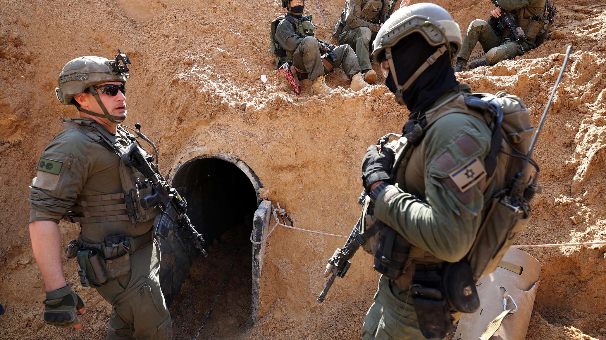 تقرير: إسرائيل توافق على إطلاق سراح أسرى فلسطينيين مقابل جثتي جنديين من قواتها