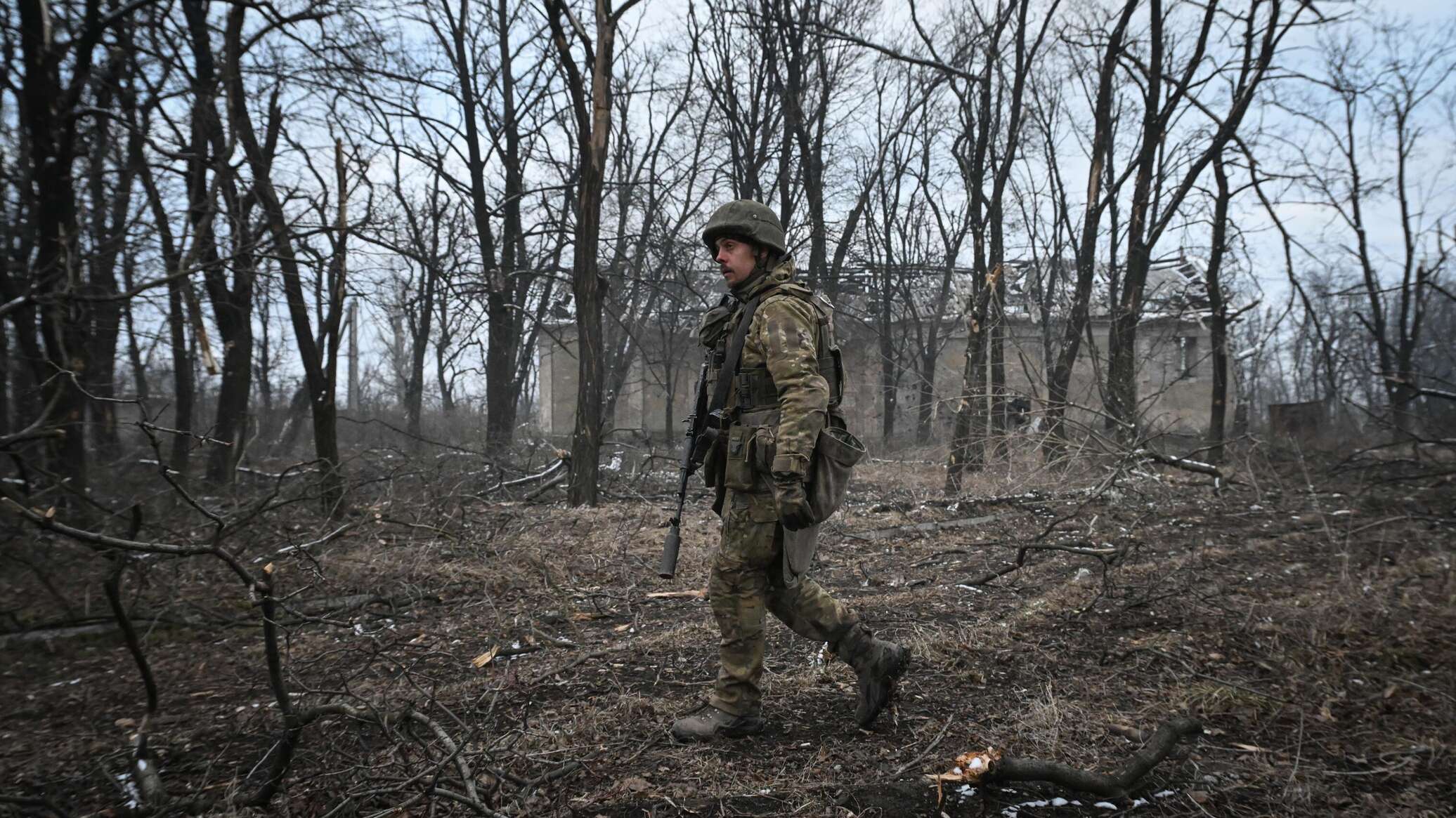 القوات الأوكرانية تنسحب هربا من مواقعها في أوشيريتينو بجمهورية دونيتسك