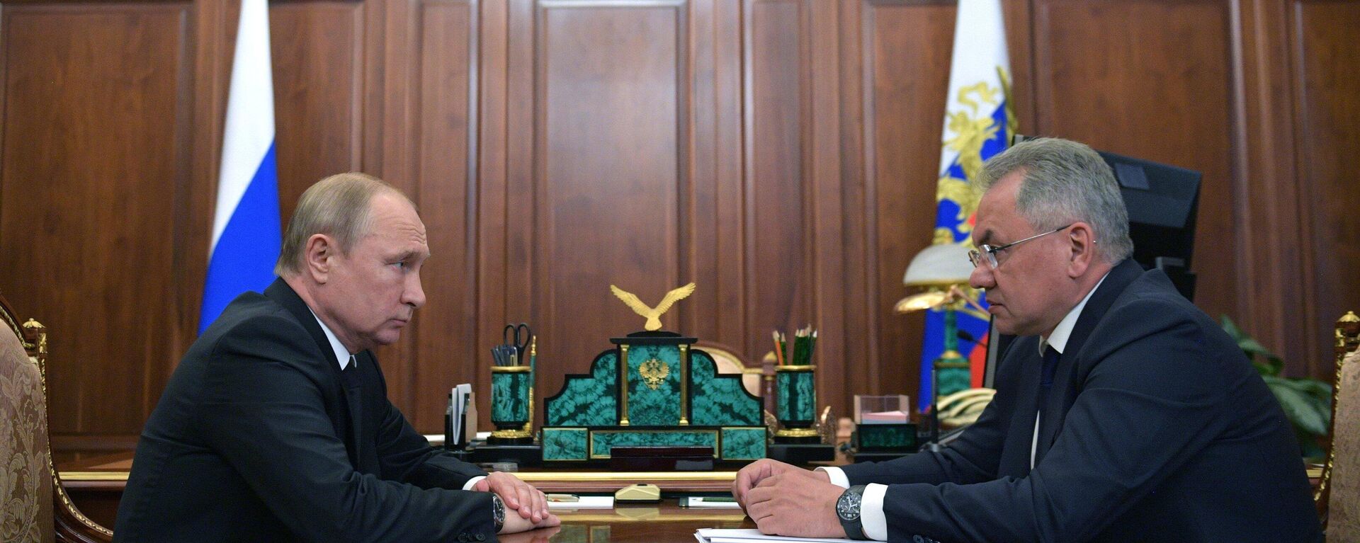 بوتين يستمع لإحاطة شويغو في الكرملين 2 - سبوتنيك عربي, 1920, 20.02.2024