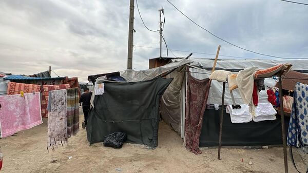 نيوتن غزة يضيء خيمة أهله النازحين في رفح من خلال طاقة الرياح - سبوتنيك عربي