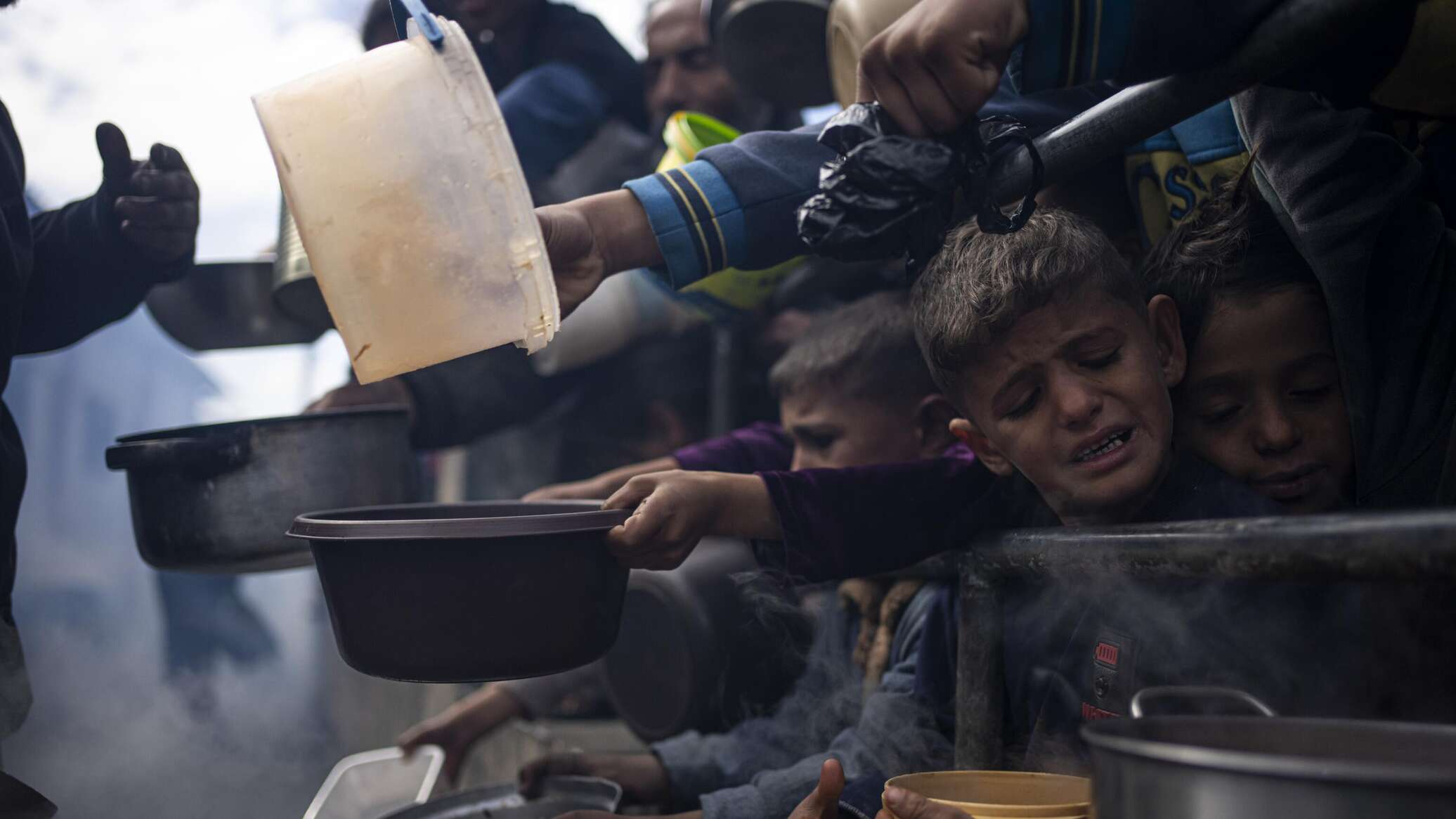 بوريل: إسرائيل تخلق مجاعة في غزة وتستخدمها سلاح حرب