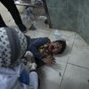 Ребенок, раненный в результате израильской бомбардировки сектора Газа, в больнице Аль-Наджар в Рафахе - سبوتنيك عربي
