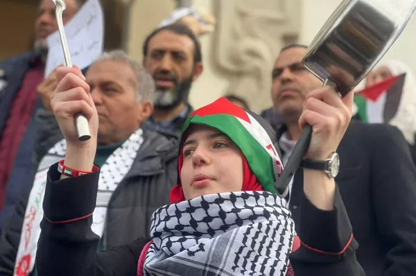 تونسيون يخرجون في مسيرات ضد تجويع الفلسطينيين تونسيون يخرجون في مسيرات ضد تجويع الفلسطينيين - سبوتنيك عربي