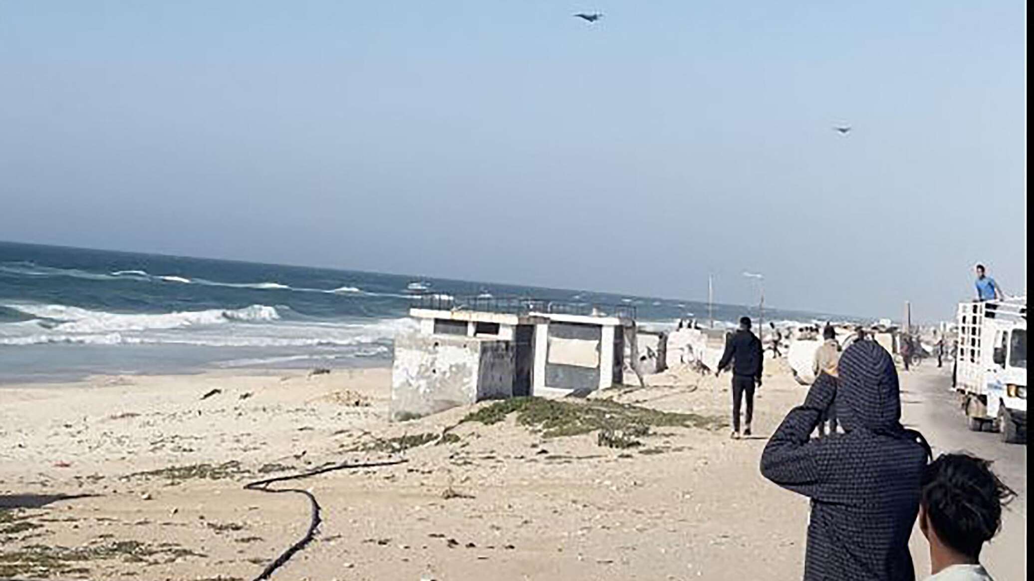 الولايات المتحدة تبدأ تشييد الرصيف البحري المؤقت قبالة ساحل غزة