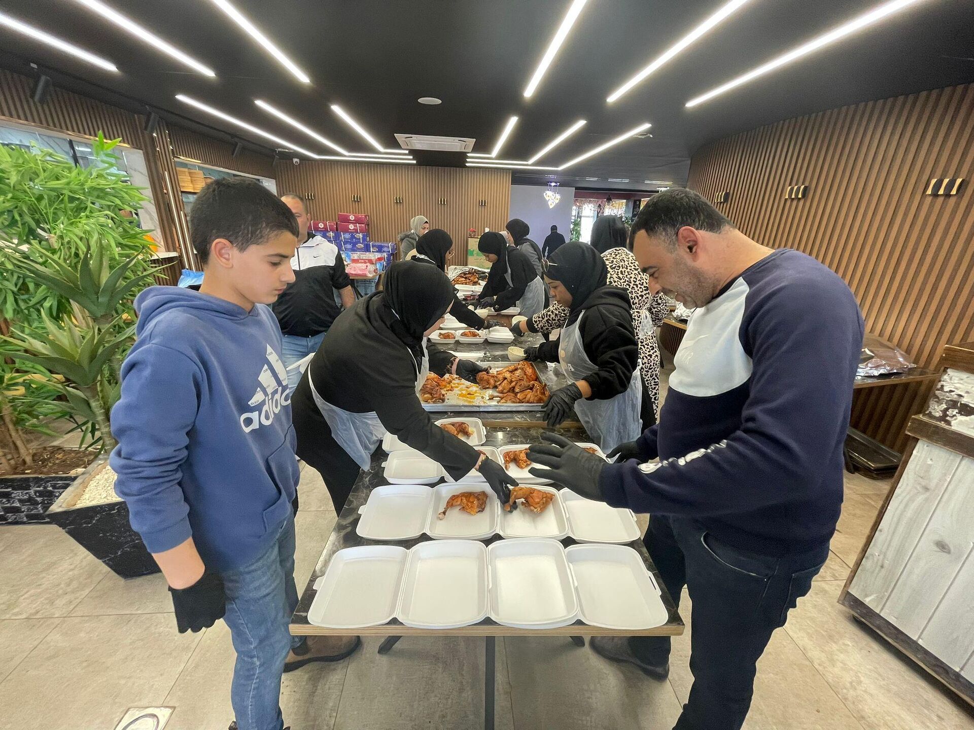 إكرام الكرام مبادرة لإطعام 1000 فقير شمال الضفة الغربية  خلال  شهر رمضان  - سبوتنيك عربي, 1920, 15.03.2024