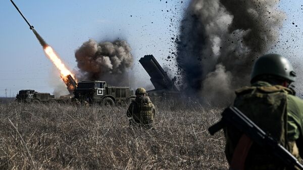 صواريخ يتم إطلاقها من نظام أوراغان الروسي من قبل لواء المدفعية التابع للقوات المسلحة الروسية. - سبوتنيك عربي