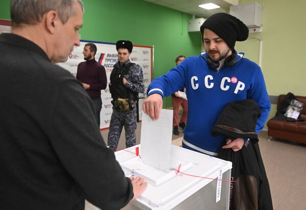 الانتخابات الرئاسية الروسية 2024 - التصويت للمواطنين الروس في موسكو، روسيا - سبوتنيك عربي