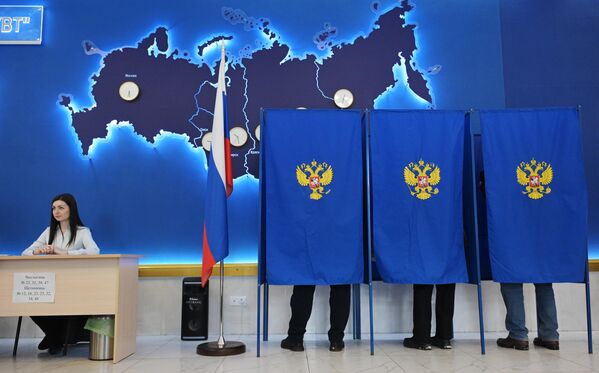 الانتخابات الرئاسية الروسية 2024 - التصويت للمواطنين الروس في نوفوسيبيرسك، روسيا - سبوتنيك عربي