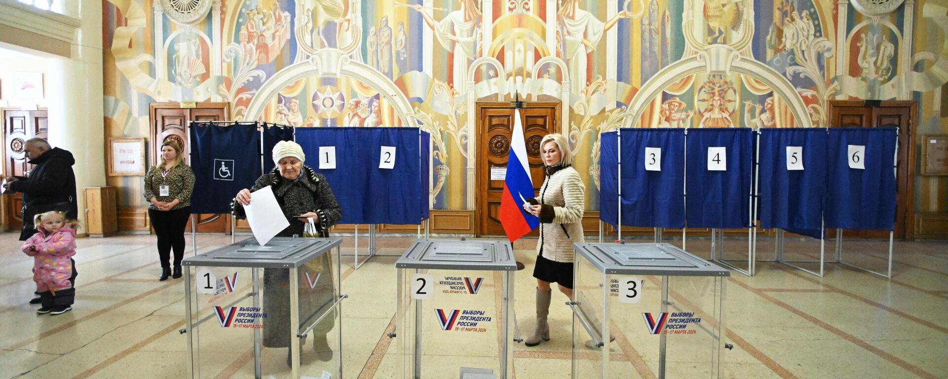 الانتخابات الرئاسية الروسية 2024 - التصويت للمواطنين الروس في لوغانسك، جمهورية لوغانسك الشعبية - سبوتنيك عربي, 1920, 18.03.2024