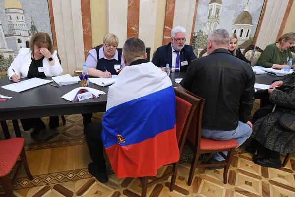 الانتخابات الرئاسية الروسية 2024 - التصويت للمواطنين الروس في مينسك، بيلاروسيا - سبوتنيك عربي