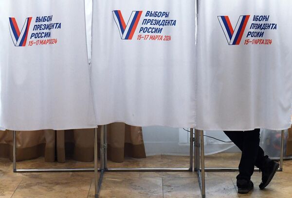 الانتخابات الرئاسية الروسية 2024 - التصويت للمواطنين الروس في كراسنويارسك، روسيا - سبوتنيك عربي
