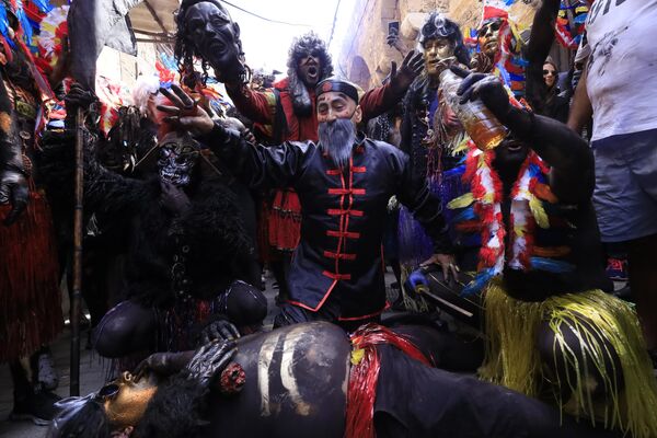 مهرجان الزامبو تقليد غريب قبل الصوم عند الطوائف المسيحية الشرقية - سبوتنيك عربي