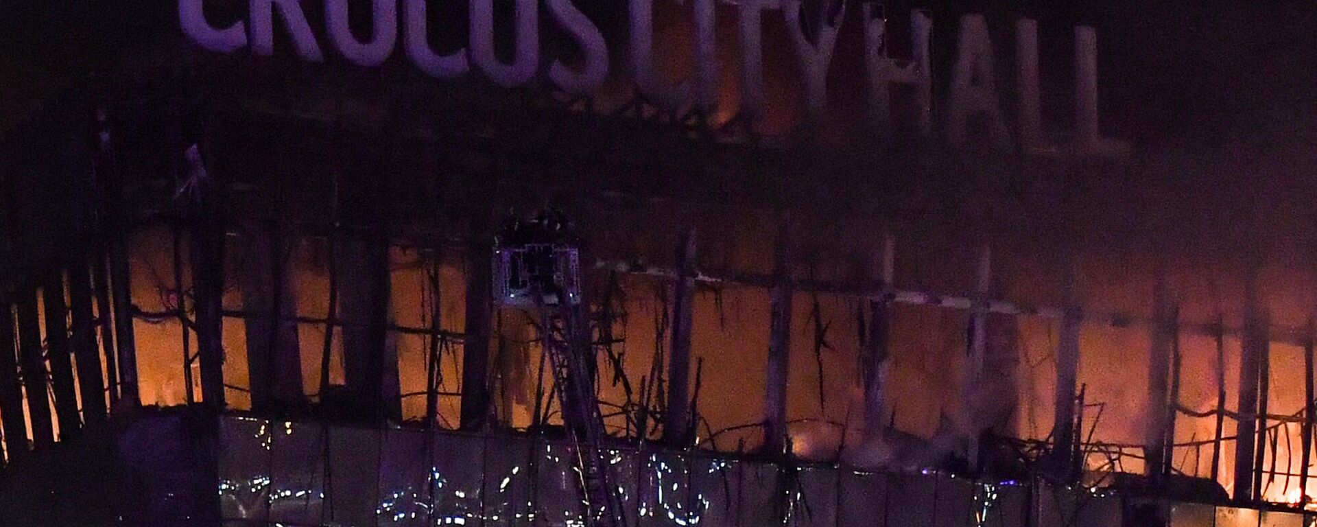 رجال الإطفاء يطفئون حريقًا كبيرًا في قاعة الحفلات الموسيقية كروكوس في أعقاب حادث إطلاق النار في كراسنوجورسك - سبوتنيك عربي, 1920, 29.03.2024