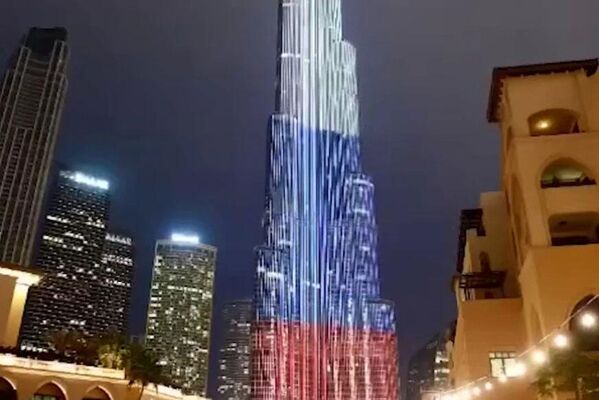 إضاءة برج خليفة في دبي، بألوان العلم الروسي، الإمارات، 24 مارس 2024. - سبوتنيك عربي