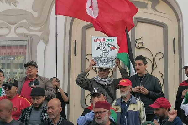 نشطاء تونسيون ينظمون مسيرة إحياء للذكرى الـ48 ليوم الأرض الفلسطيني - سبوتنيك عربي