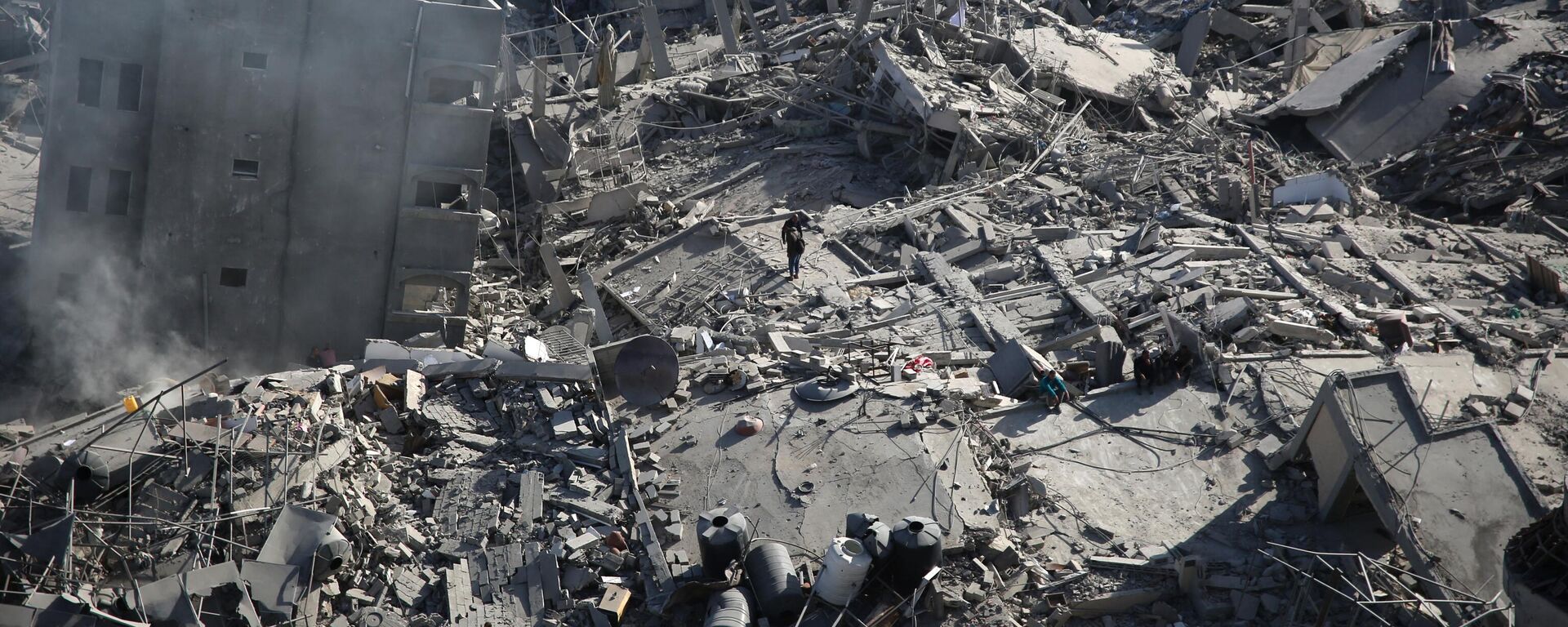 منظر عام لمجمع الشفاء الطبي في مدينة غزة بعد إنسحاب قوات الجيش الإسرائيلي من المنطقة، قطاع غزة، فلسطين 1 أبريل 2024 - سبوتنيك عربي, 1920, 23.04.2024