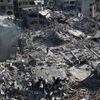 Палестинцы осматривают ущерб, нанесенный больнице Аль-Шифа в секторе Газа после того, как израильские военные покинули комплекс - سبوتنيك عربي