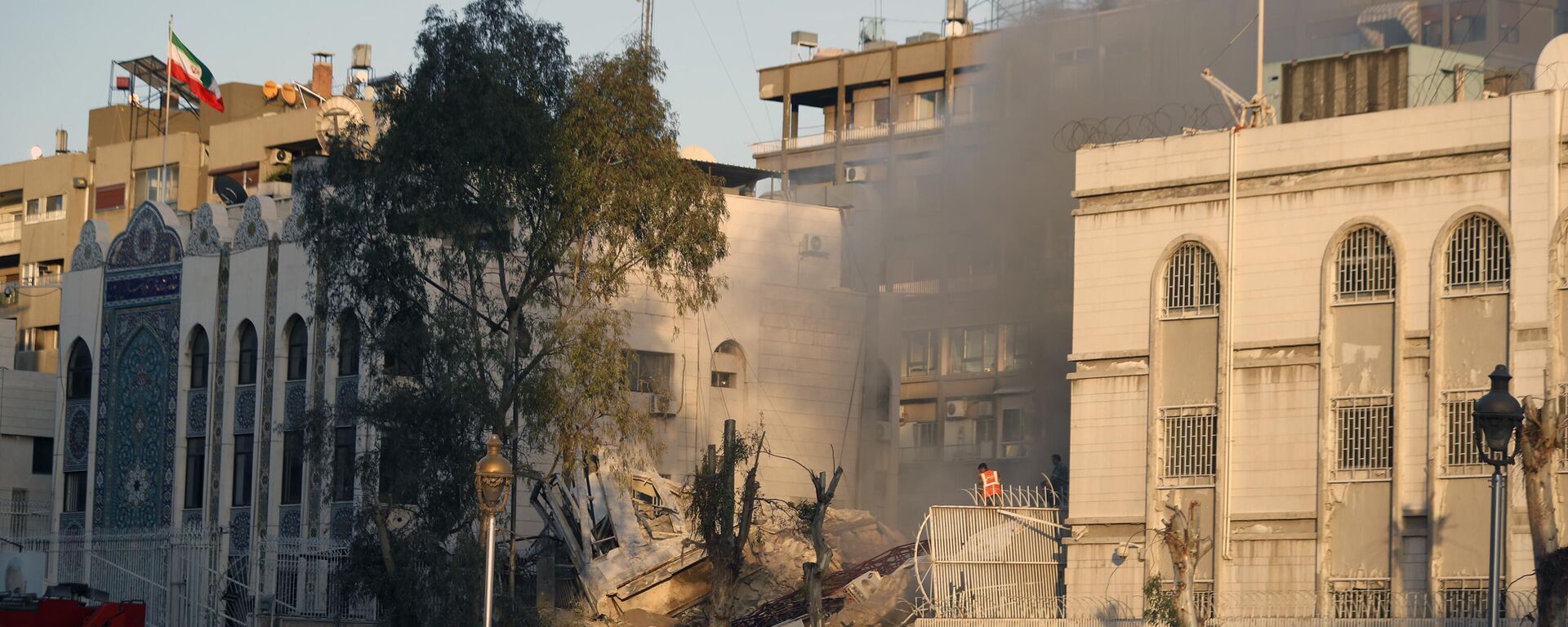 تداعيات قصف الطيران الحربي الإسرائيلي لمبنى القنصلية الإيرانية في دمشق، سوريا  - سبوتنيك عربي, 1920, 15.04.2024