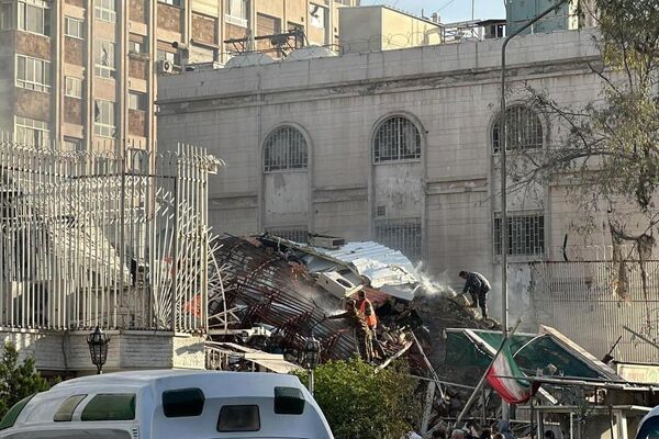 تداعيات قصف الطيران الحربي الإسرائيلي لمبنى القنصلية الإيرانية في دمشق، سوريا  - سبوتنيك عربي