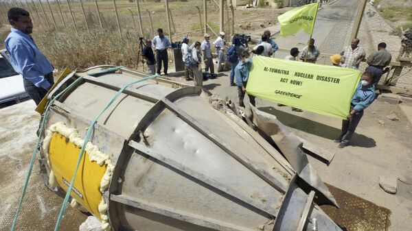 حاوية بها أكسيد اليورانيوم، على بعد 50 كيلومترا جنوب العاصمة العراقية بغداد - سبوتنيك عربي