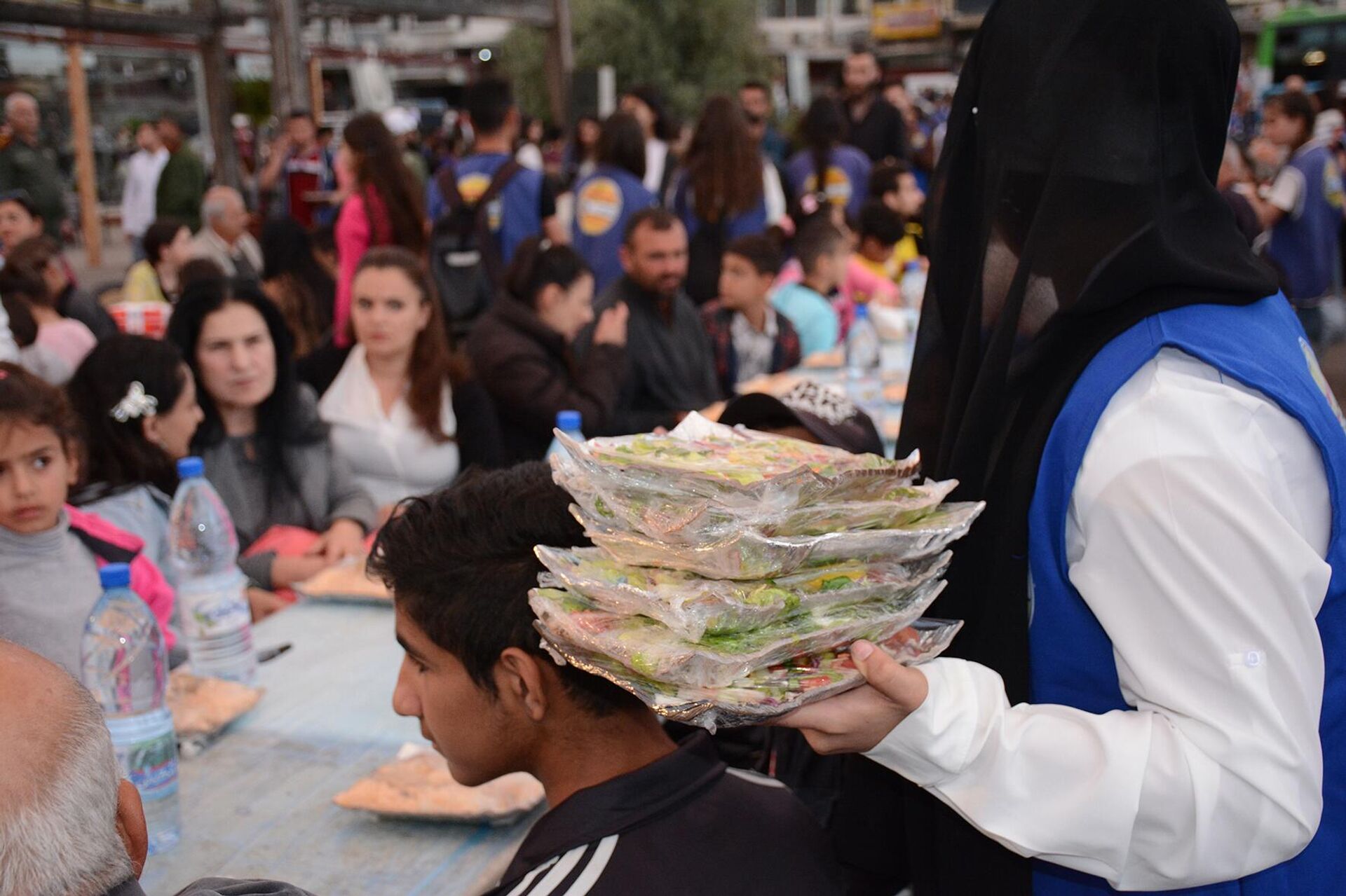 مغترب سوري يقيم مأدبة إفطار جماعية لأكثر من 1500 صائم في اللاذقية - سبوتنيك عربي, 1920, 06.04.2024