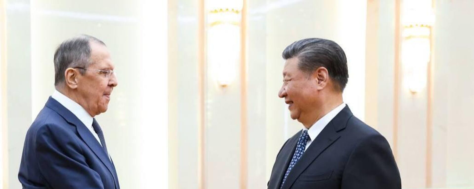 الرئيس الصيني شي جين بينغ، يستقبل وزير الخارجية الروسي سيرغي لافروف، خلال زيارة الأخير إلى بكين - سبوتنيك عربي, 1920, 09.04.2024