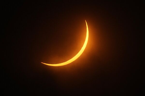 القمر يمر أمام الشمس خلال كسوف كلي للشمس، كما يظهر من إيجل باس، تكساس، الاثنين 8 أبريل 2024. - سبوتنيك عربي