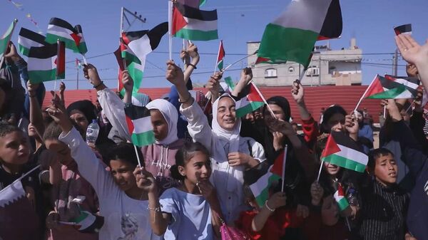 فعالية ترفيهية للأطفال النازحين في رفح للتخفيف من ضجيج الحرب في عيد الفطر - سبوتنيك عربي