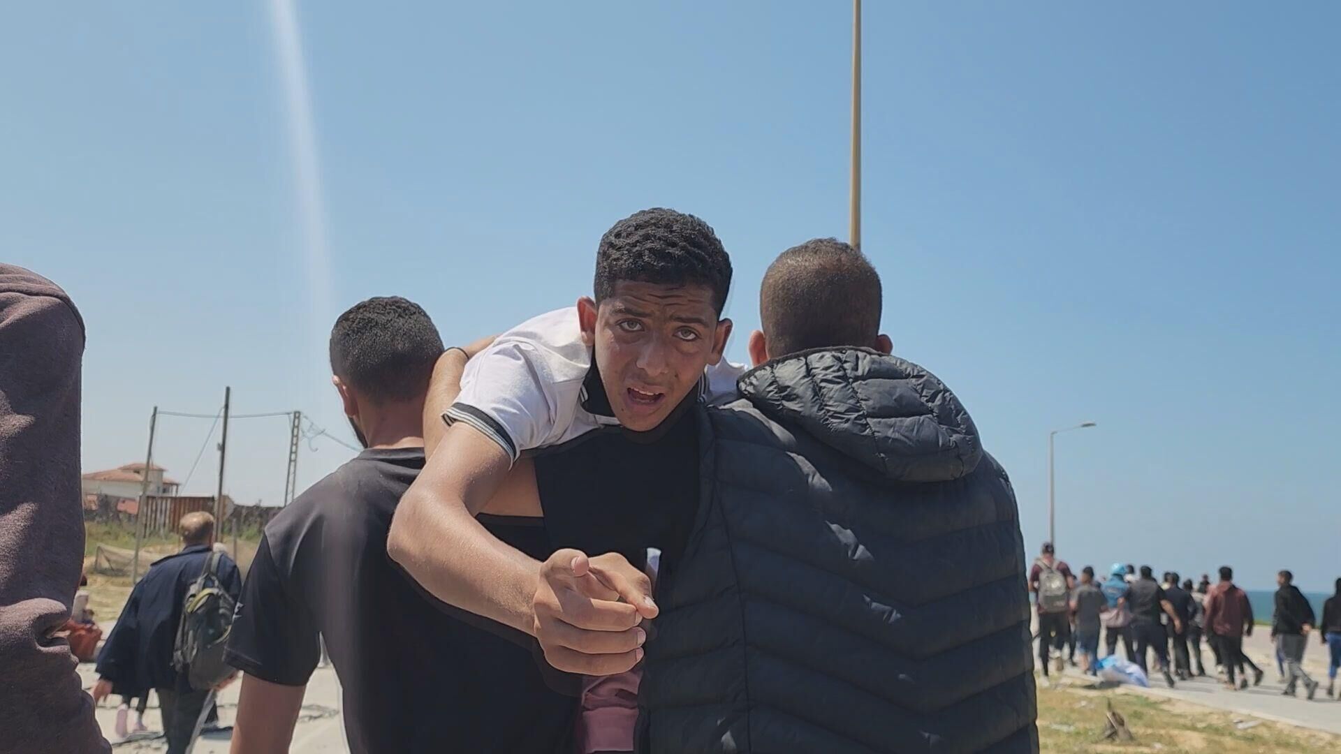 آلاف النازحين يحاولون العودة إلى منازلهم شمالي قطاع غزة والجيش الإسرائيلي يمنعهم بالرصاص - سبوتنيك عربي, 1920, 16.04.2024