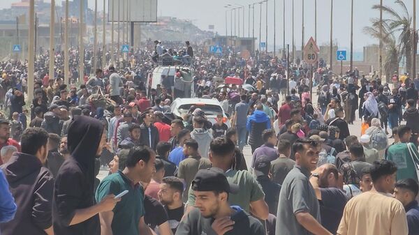 آلاف النازحين يحاولون العودة إلى منازلهم شمالي قطاع غزة والجيش الإسرائيلي يمنعهم بالرصاص - سبوتنيك عربي