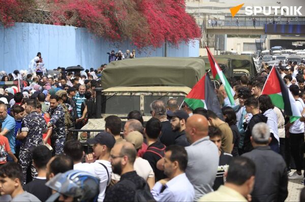 اتحاد المعلمين لدى وكالة أونروا في لبنان ينفذ اعتصاما دعما لغزة - سبوتنيك عربي