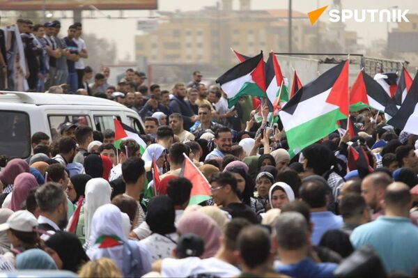 اتحاد المعلمين لدى وكالة أونروا في لبنان ينفذ اعتصاما دعما لغزة - سبوتنيك عربي