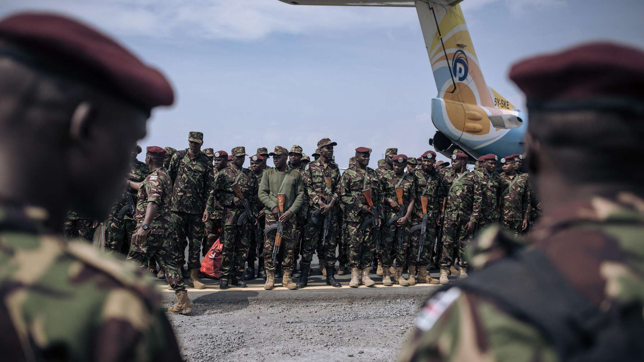 تحطم مروحية عسكرية على متنها رئيس هيئة أركان الجيش الكيني... فيديو
