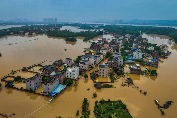 تظهر هذه الصورة الجوية التي التقطت، في 22 أبريل 2024، المباني والشوارع التي غمرتها المياه بعد هطول أمطار غزيرة في تشينغيوان في مقاطعة قوانغدونغ، جنوبي الصين. - سبوتنيك عربي