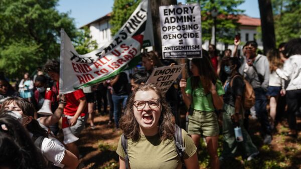 Студенты на пропалестинском протесте против войны в Газе в Университете Эмори, США - سبوتنيك عربي