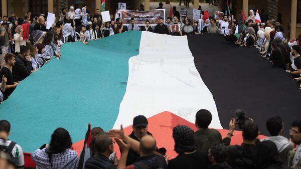 تظاهرات طلابية في لبنان تضامنا مع فلسطين ومطالبة بوقف الإبادة والتطبيع - سبوتنيك عربي