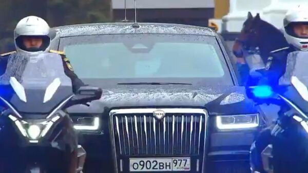موكب الرئيس بوتين مع سيارة أوروس خلال حفل التنصيب  - سبوتنيك عربي