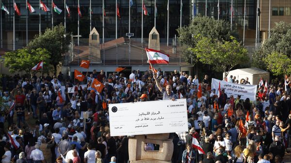 التيار الوطني الحر يحتج أمام الأمم المتحدة في بيروت رفضا للتدخلات الخارجية  - سبوتنيك عربي