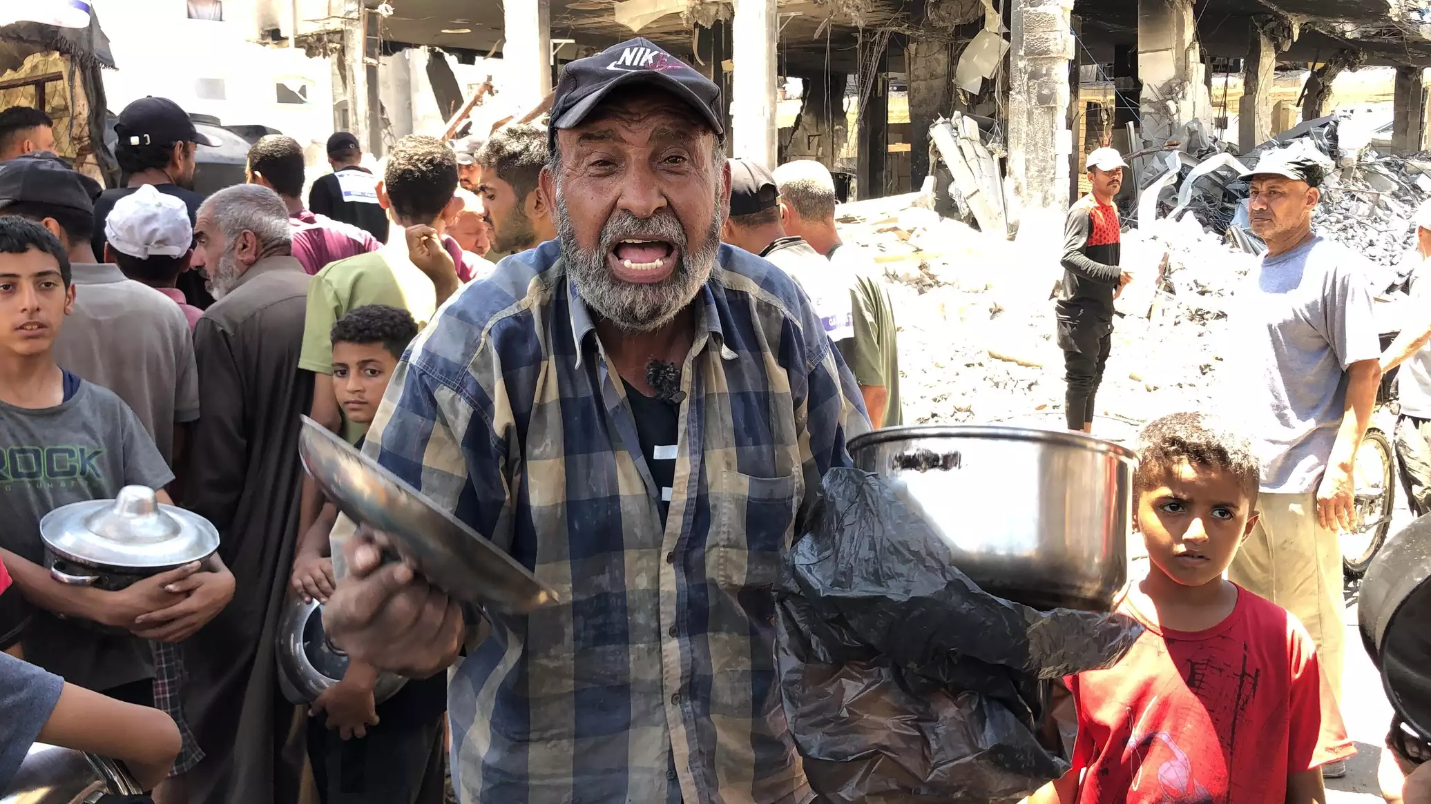 مصر وقطر: استخدام المساعدات "كسلاح للتجويع وللعقاب الجماعي" سابقة خطيرة