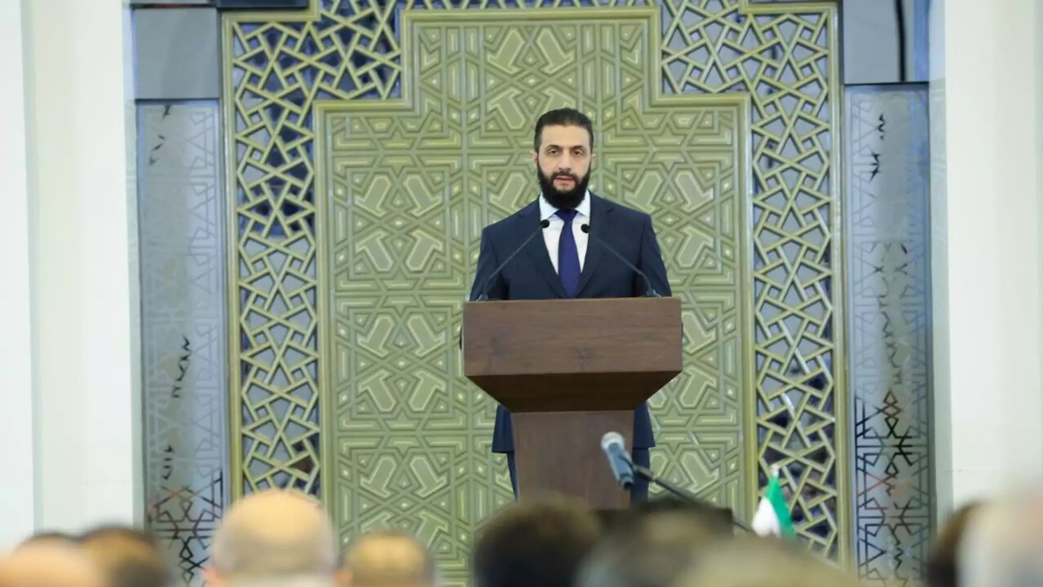 أنباء عن زيارة الرئيس السوري للمرحلة الانتقالية لموسكو غدا
