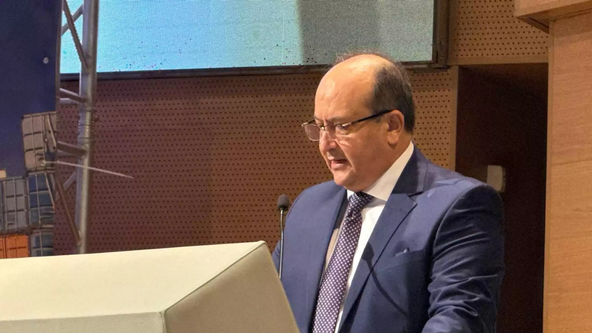 رئيس الحكومة الجزائرية: نولي مكانة خاصة لجالياتنا وندعم مبادرات الاتحاد الإفريقي