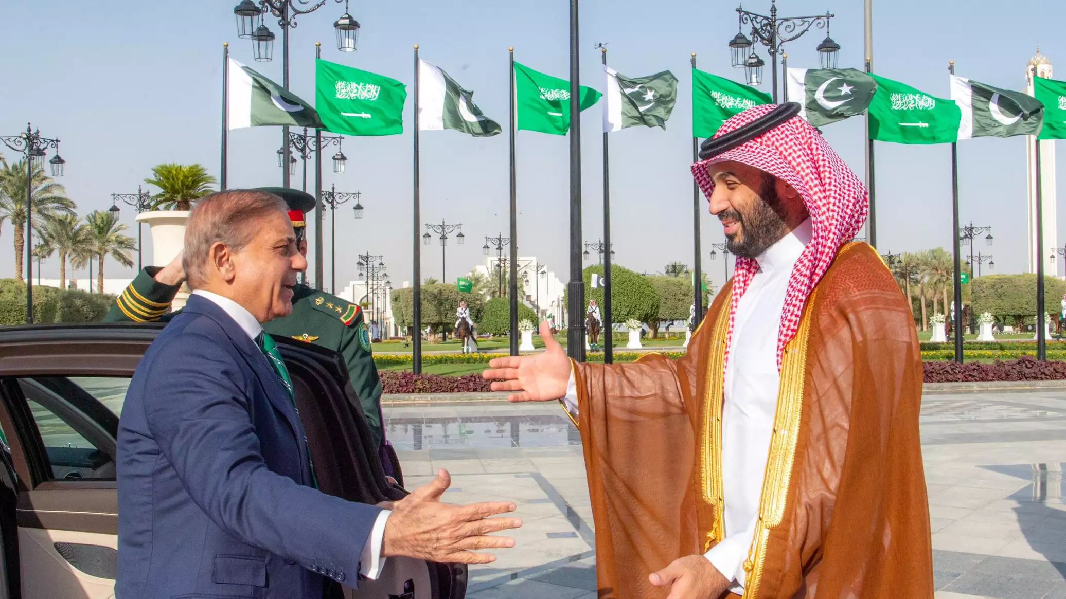 إعلام أمريكي: ولي عهد السعودي يعتزم زيارة البيت الأبيض