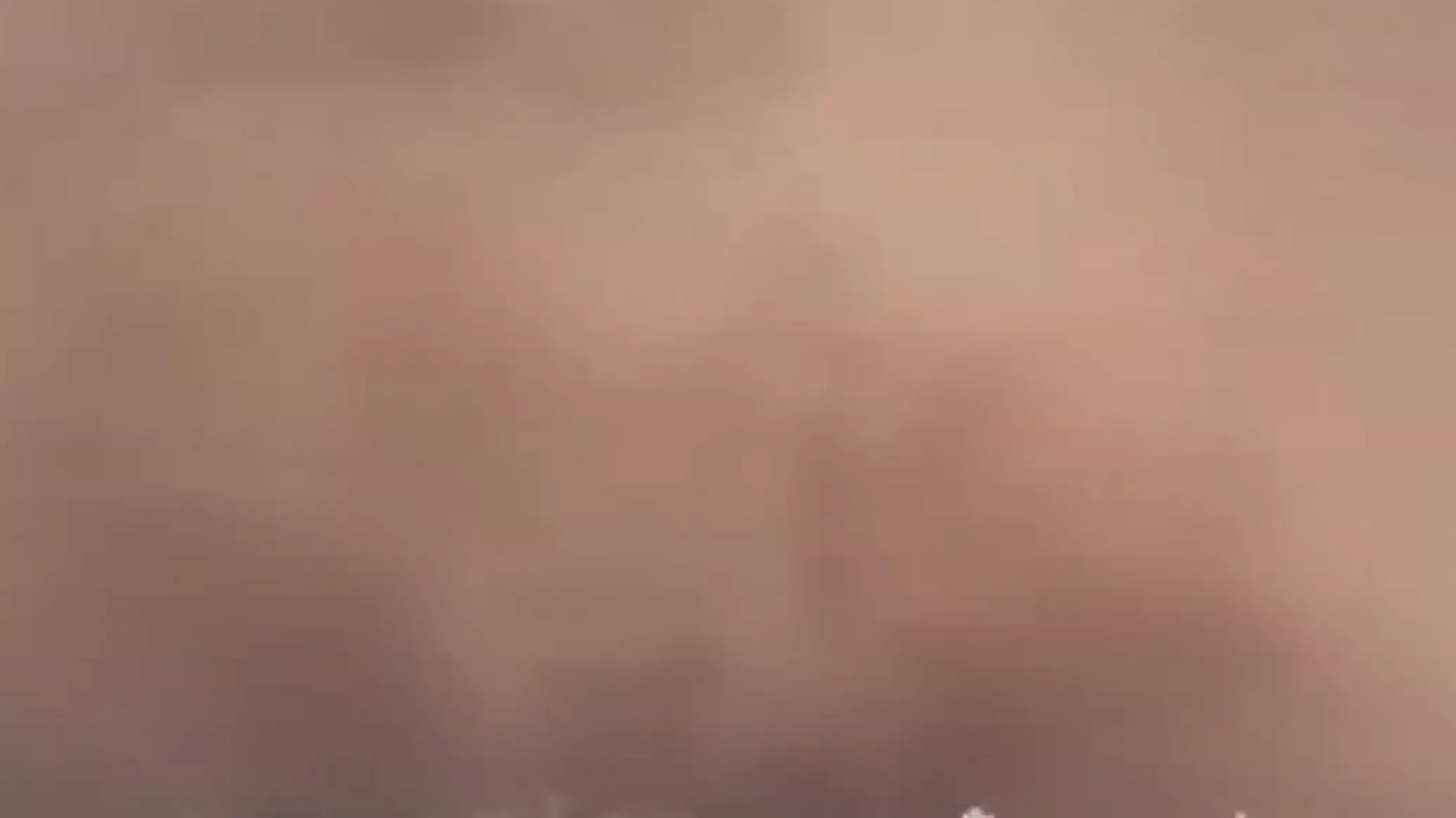 مشهد سريالي في البرازيل..عمود غبار يغطي مدينة بأكملها..فيديو