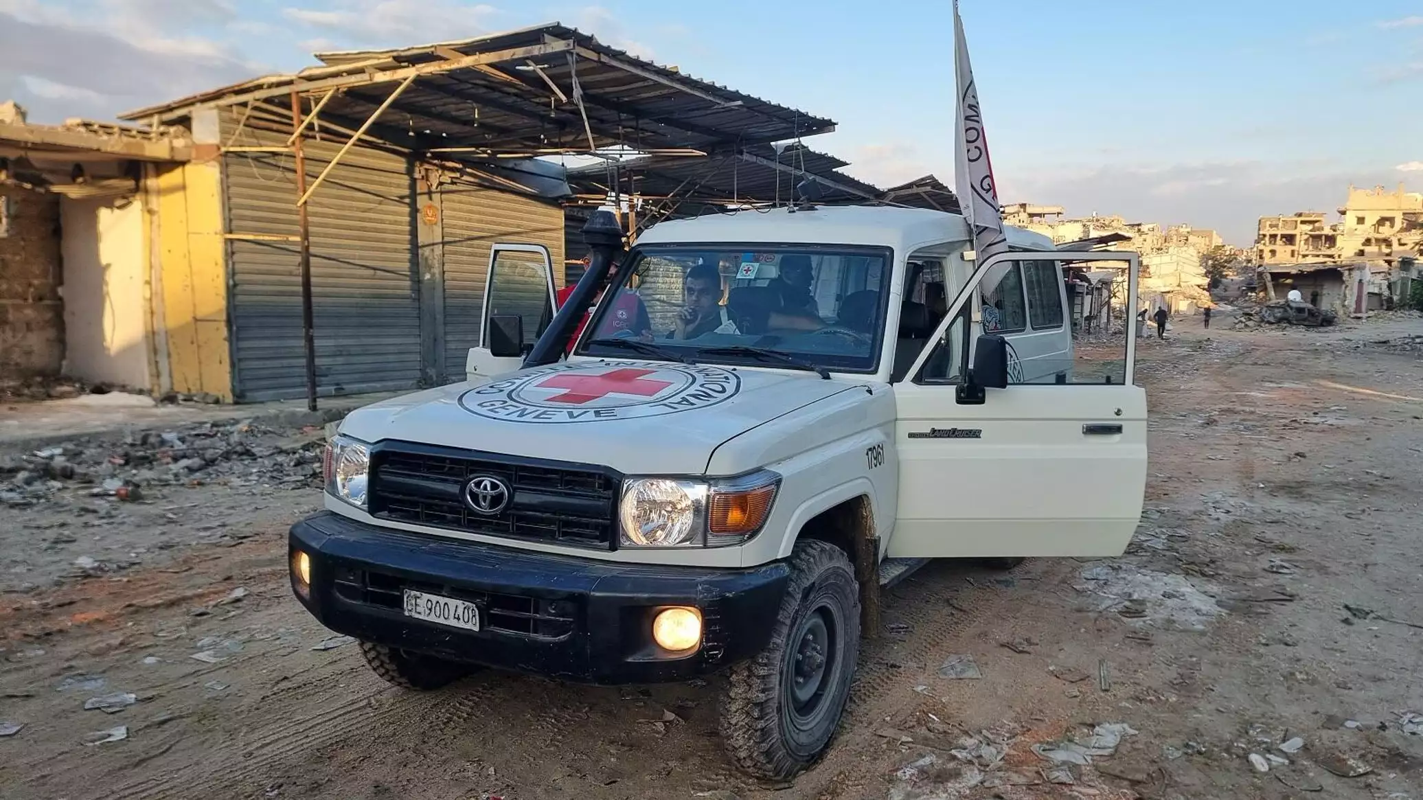 الجيش الإسرائيلي: الصليب الأحمر يتسلم جثث 4 محتجزين إسرائيليين في قطاع غزة
