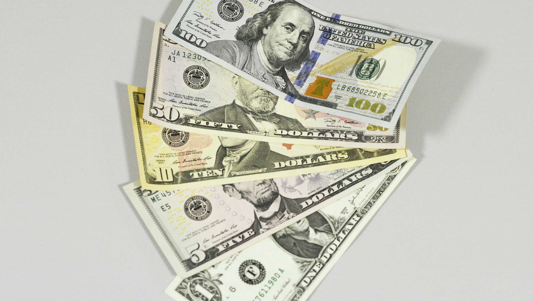 سعر الدولار الجمركي عند 49.56 جنيه والإفراج عن بضائع بـ12 مليار$