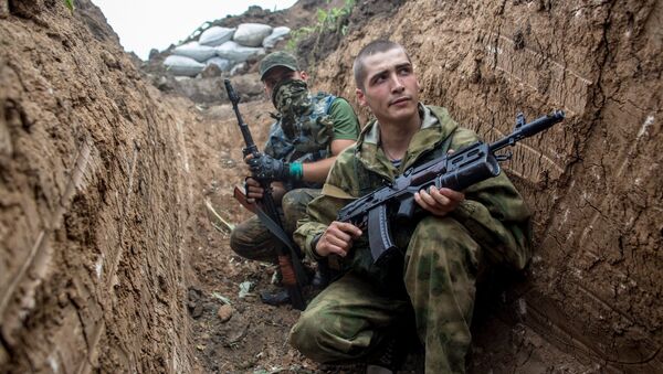 مقاتل من قوات جمهورية دونيتسك - سبوتنيك عربي