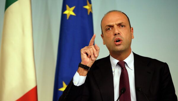 In this Friday, Oct. 31, 2014 file photo, Italian Interior Minister Angelino Alfano meets journalists during a press conference to present the EU 'Tritone' migrants rescue mission, in Rome's Palazzo Chigi government office - سبوتنيك عربي